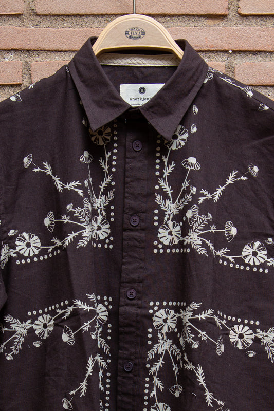 Anrkjendt - camicia cotone floreale base caffè