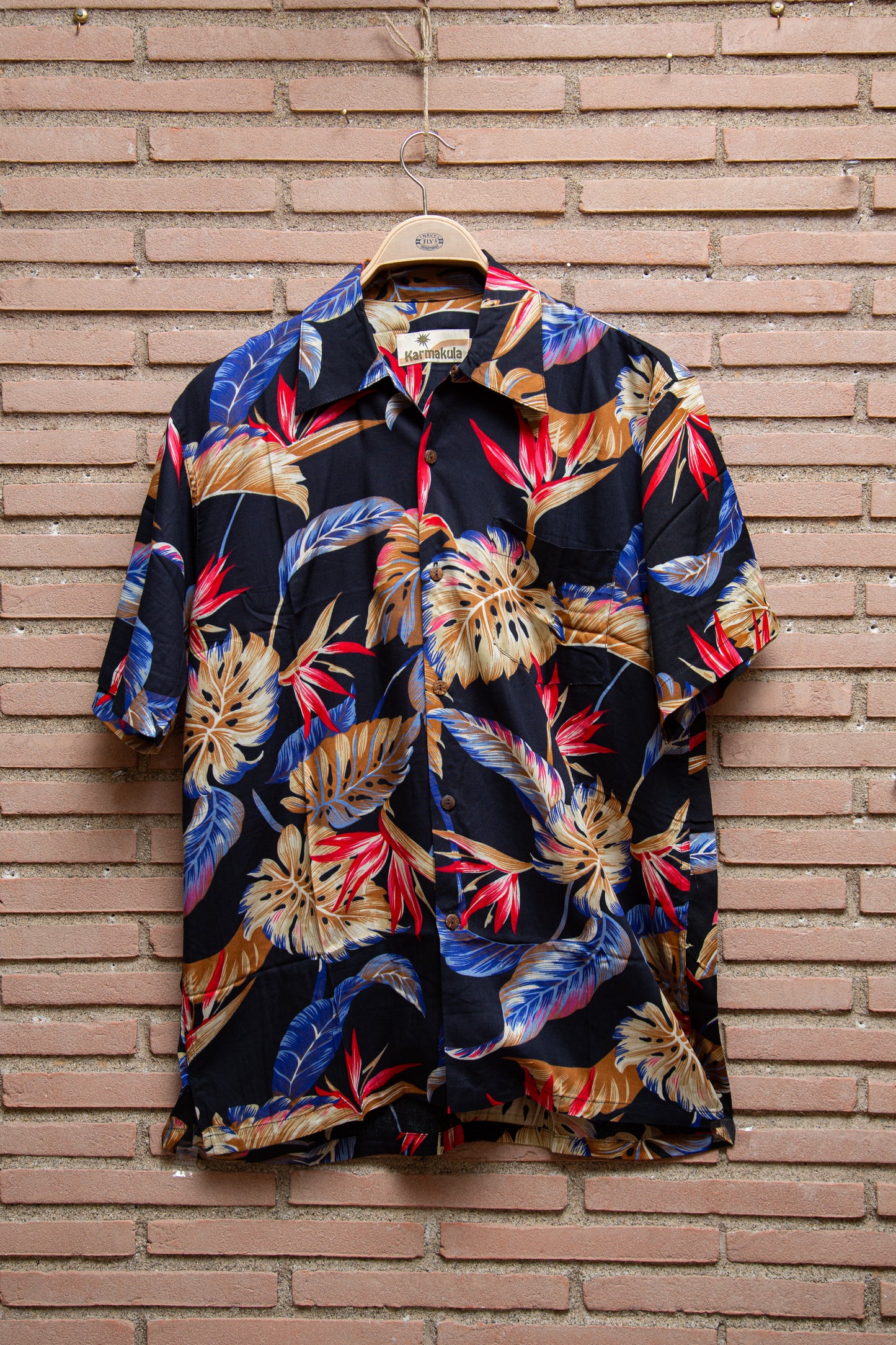 Karmakula - camicia viscosa floreale base nera